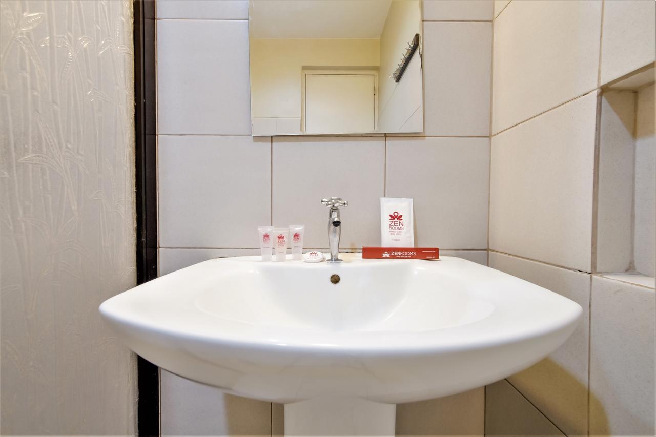 Zen Rooms Basic Aurora Пасай Екстериор снимка