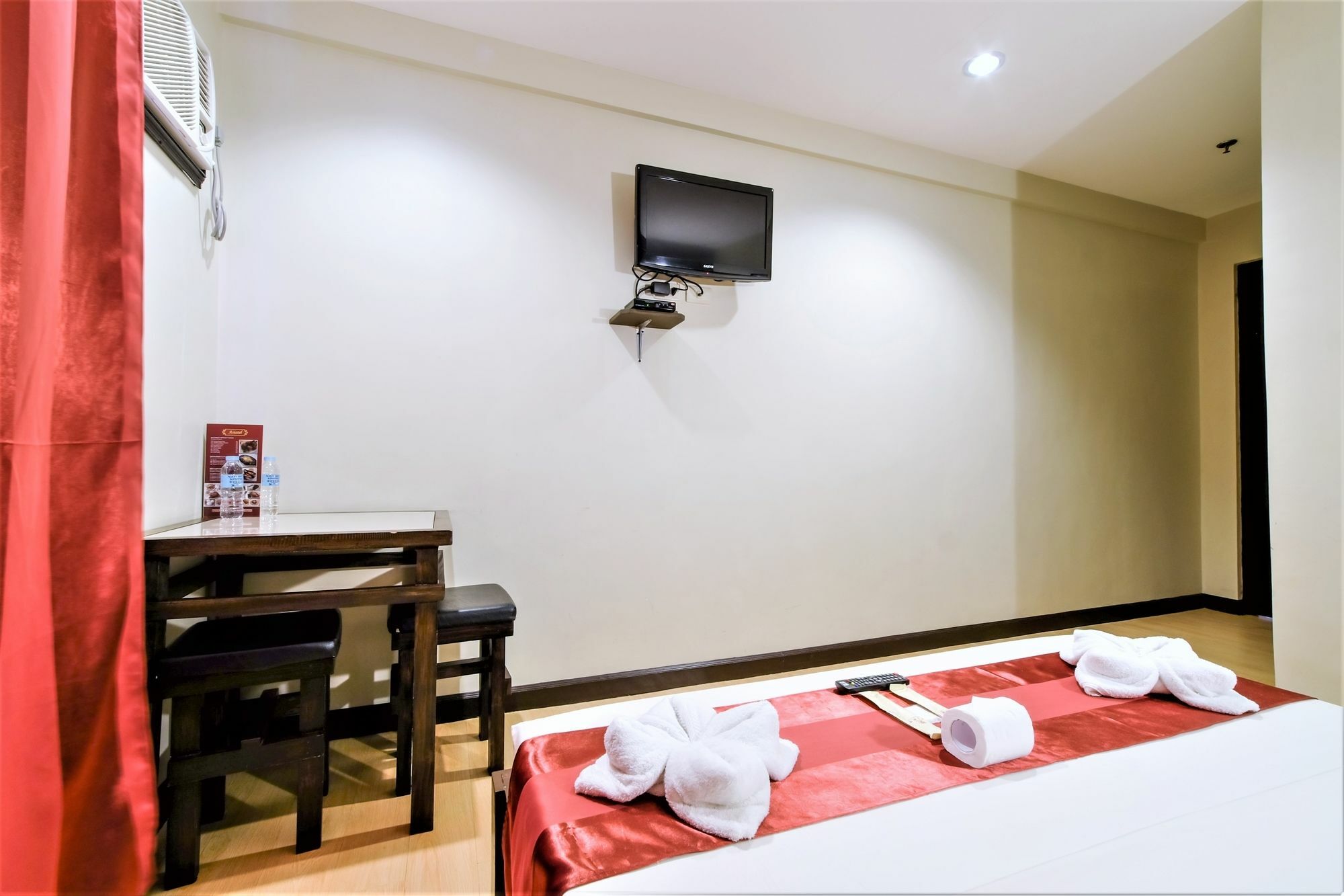 Zen Rooms Basic Aurora Пасай Екстериор снимка