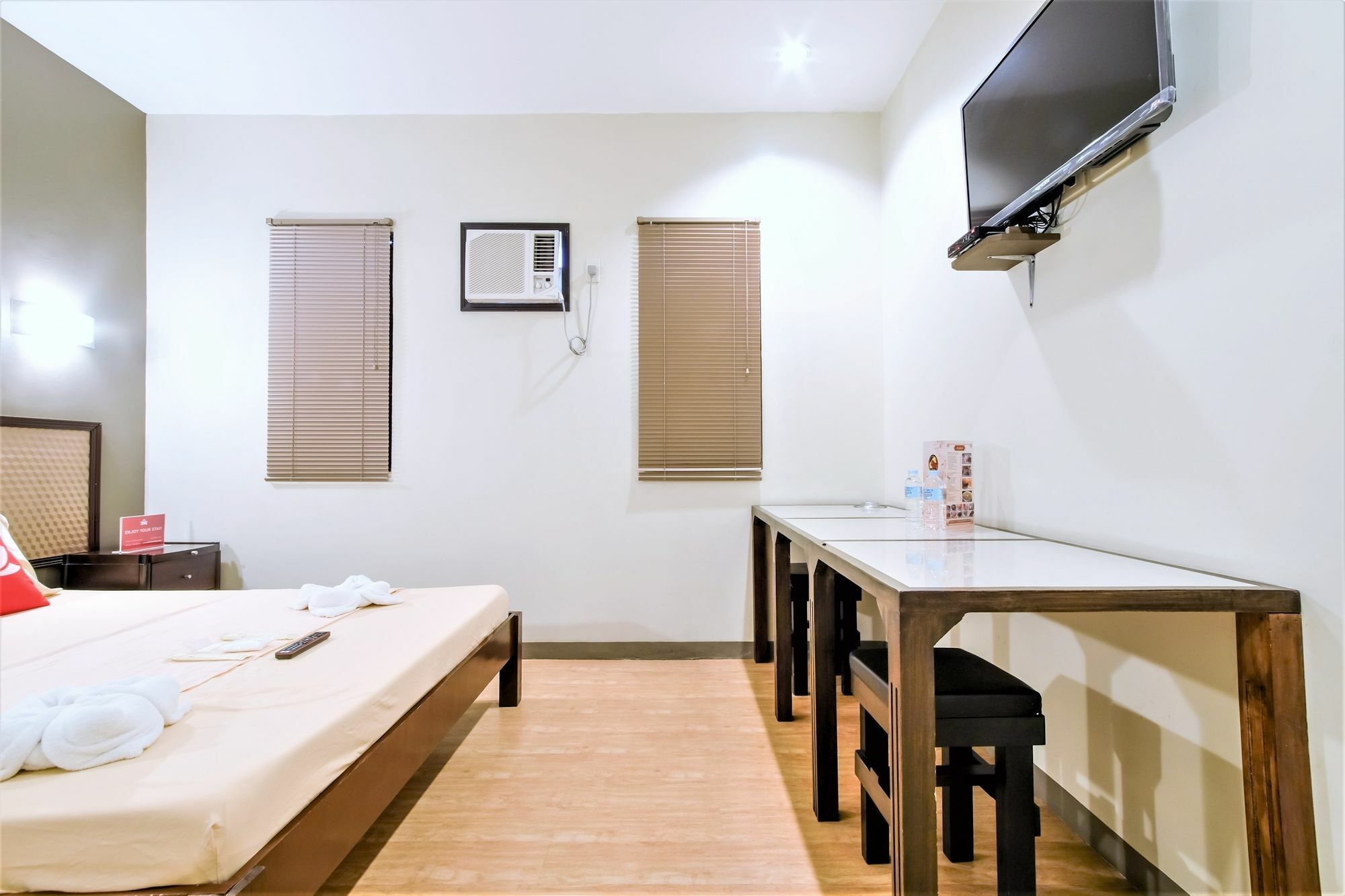 Zen Rooms Basic Aurora Пасай Екстериор снимка