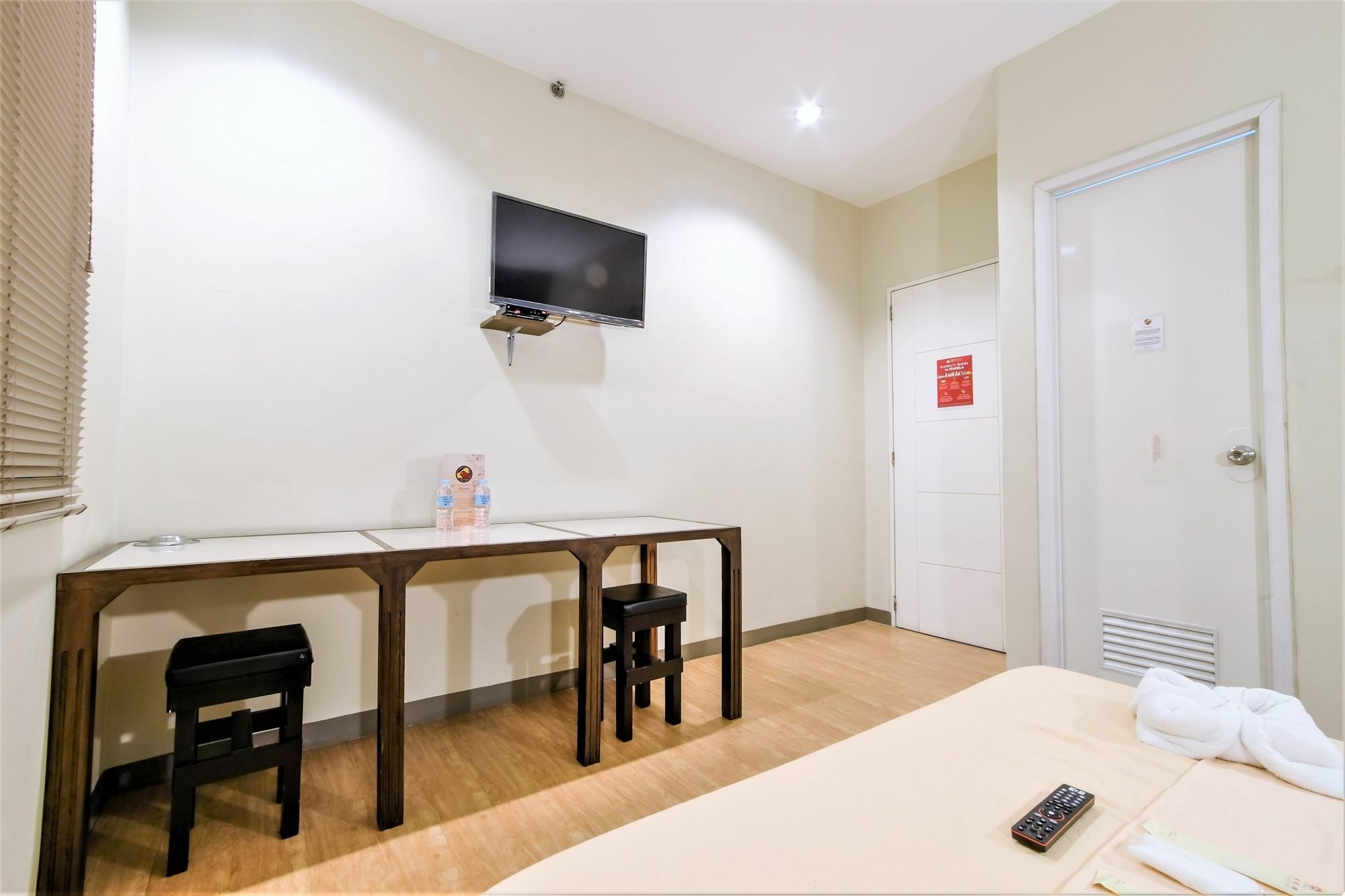 Zen Rooms Basic Aurora Пасай Екстериор снимка