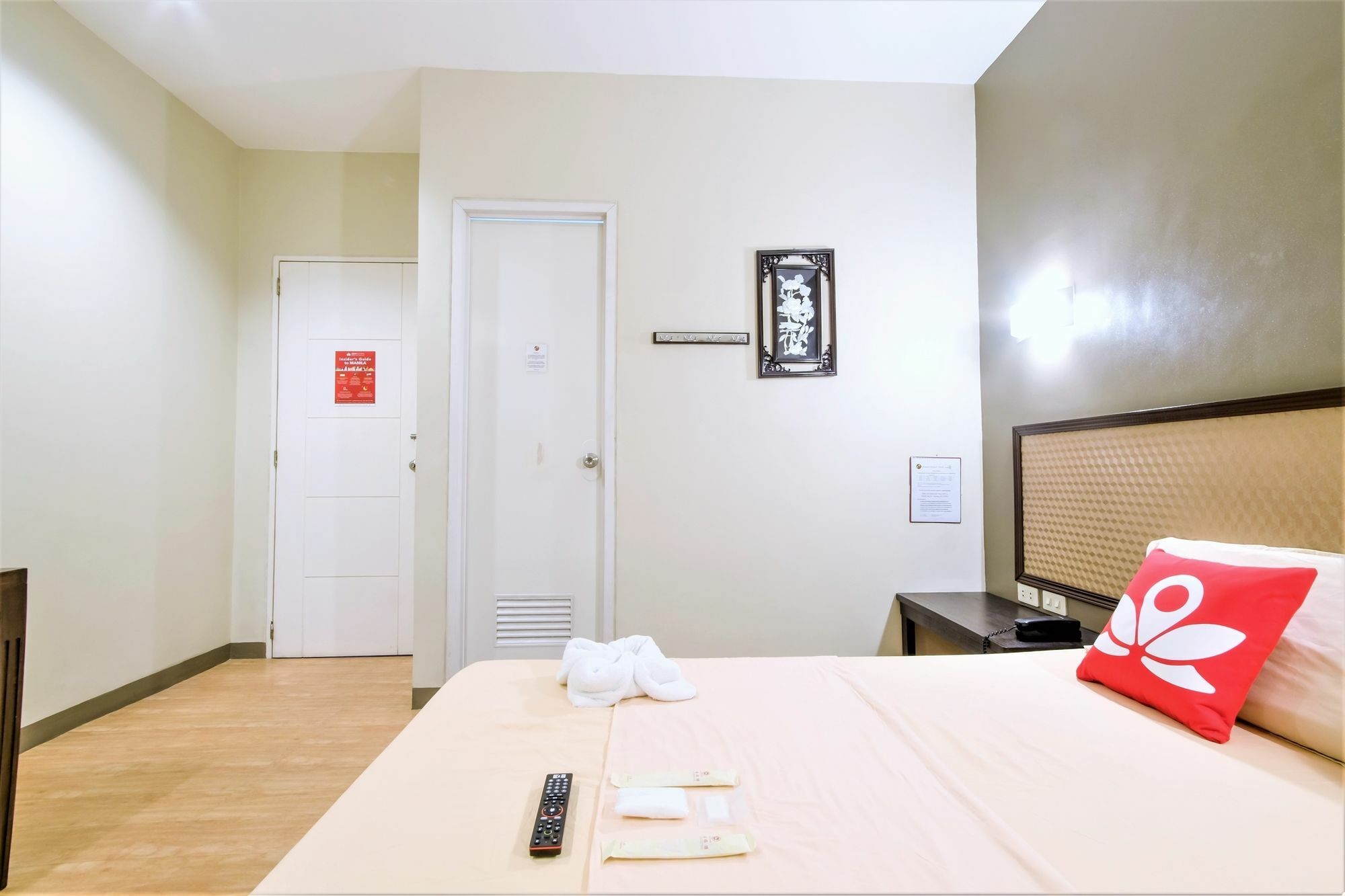 Zen Rooms Basic Aurora Пасай Екстериор снимка