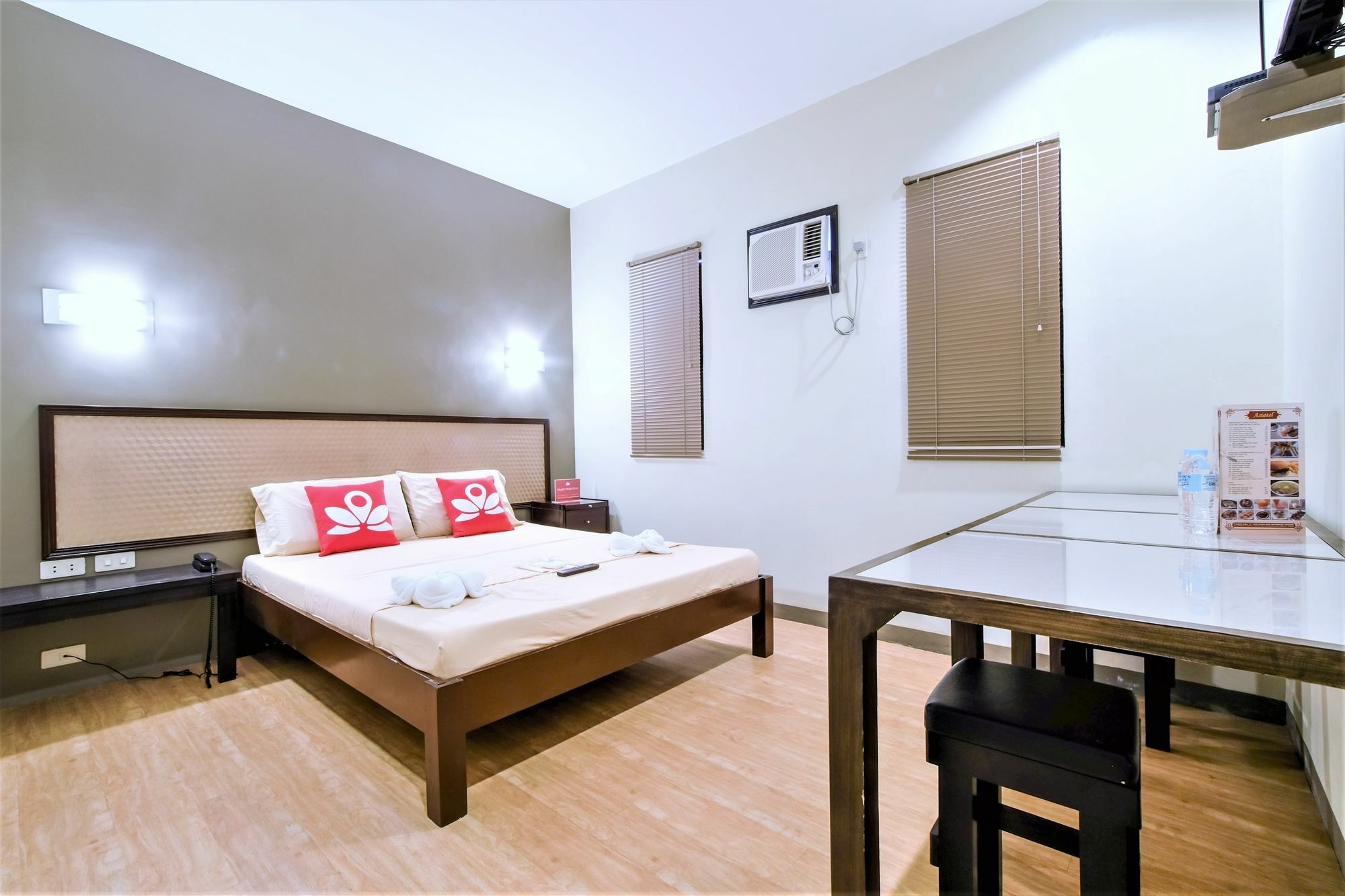 Zen Rooms Basic Aurora Пасай Екстериор снимка
